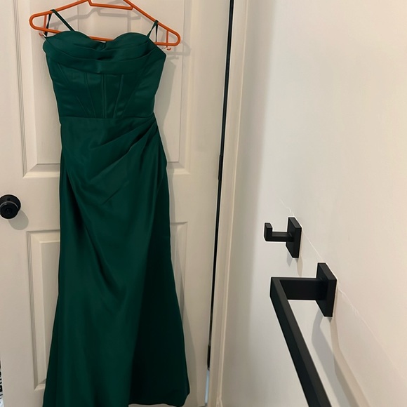 Satin, green prom/wedding guest dress - Picture 1 of 2